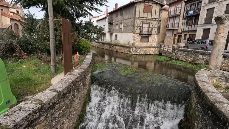 Huerta de Rey: el pueblo de los nombres imposibles donde se encuentra el teatro romano excavado en roca 8 Huerta de Rey