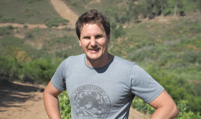 Jasper Wickens y su innovador proyecto vinícola Swerwer en Sudáfrica