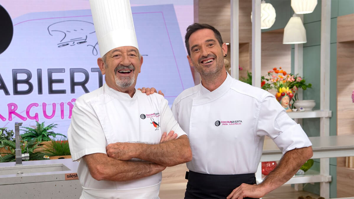 Joseba Arguiñano reinventa las bravas: su receta con mejillones y dos medidas exactas 1 Joseba Arguinano Cocinero y presentador de television espanol con Karlos Arguinano