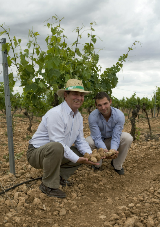 Juan y Diego Magaña: padre e hijo que transformaron Navarra en tierra de grandes tintos 2 Juan y Diego 1