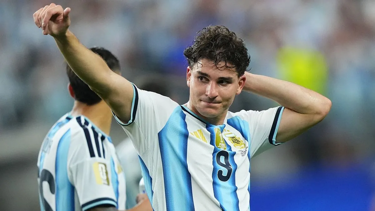 Julián Álvarez, Futbolista argentino