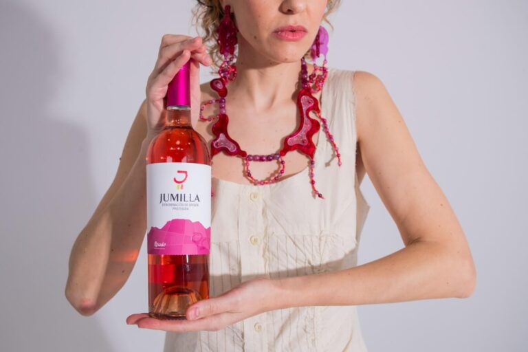 Jumilla finalista en IWC Industry Awards con su campaña de arte y vino 36 Jumilla finalista en IWC Industry Awards con su campana de