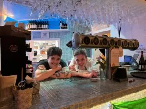 Los bares de vinos que están marcando la pauta en Madrid: Host Café, Gastón y Muñeca Brava