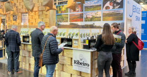 La DO Ribeiro brilla en la feria Prowein 2025 en