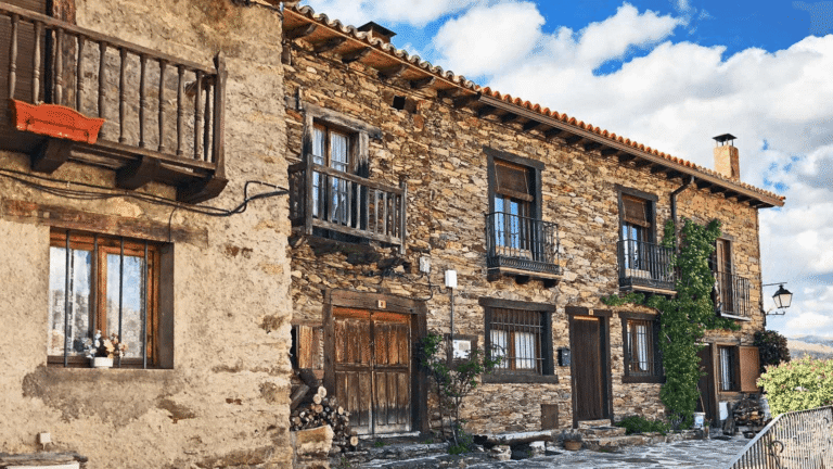 Qué ver en La Hiruela: el pueblo que se detuvo en el tiempo y esconde los senderos más puros de Madrid 5 La Hiruela
