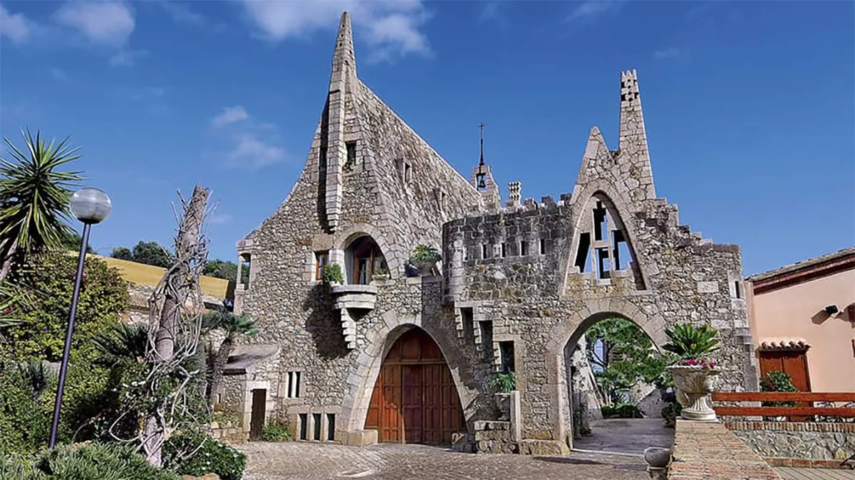 La catedral del vino que Gaudí inspiró y que pocos visitan: a solo 30 minutos de Barcelona