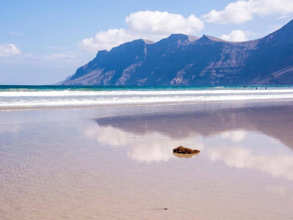 Vicky Martín Berrocal desata la locura tras desvelar su joya oculta en Lanzarote: «El estrés aquí no existe» 3 Playa de Famara