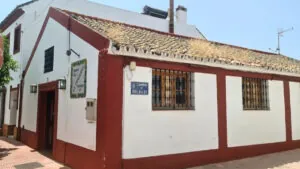 Abierta desde 1917 y famosa por su cachopo: así es La Tarazana, joya de Mairena del Aljarafe