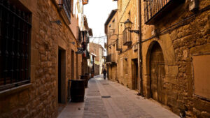 El pueblo más impresionante de Álava no está en la superficie: bajo sus casas se esconde una ciudad del vino
