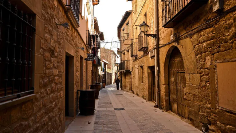 El pueblo más impresionante de Álava no está en la superficie: bajo sus casas se esconde una ciudad del vino 9 El pueblo más impresionante de Álava no está en la superficie: bajo sus casas se esconde una ciudad del vino