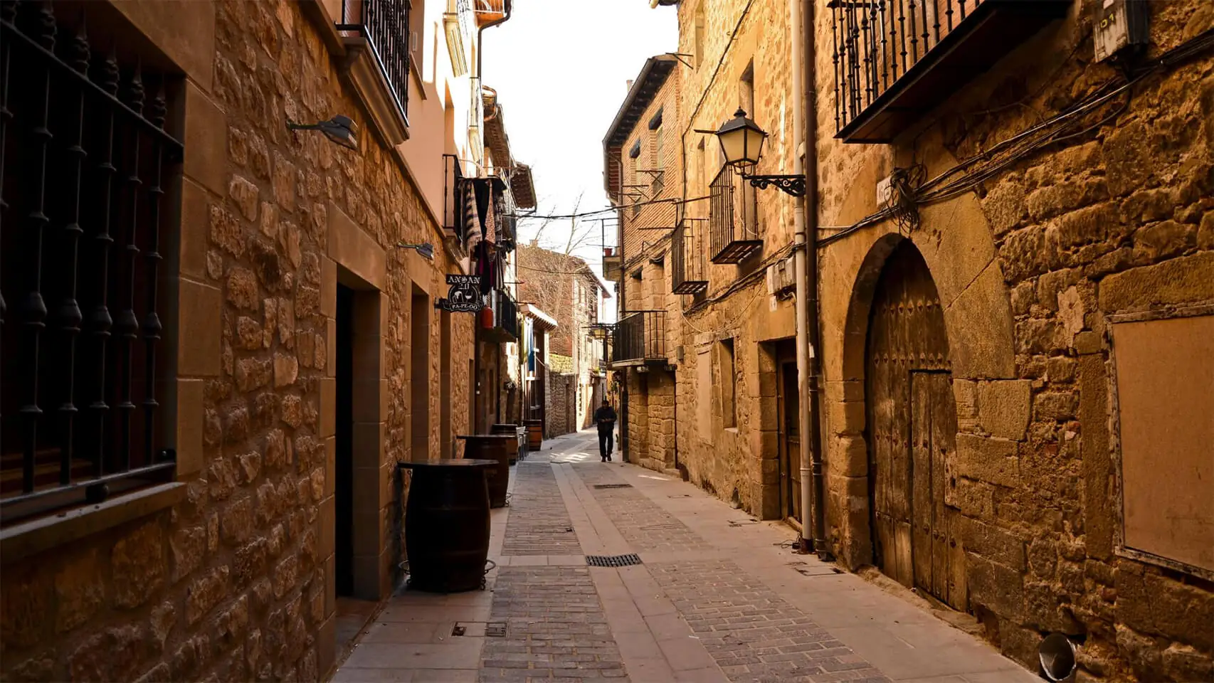 El pueblo más impresionante de Álava no está en la superficie: bajo sus casas se esconde una ciudad del vino 1 El pueblo más impresionante de Álava no está en la superficie: bajo sus casas se esconde una ciudad del vino