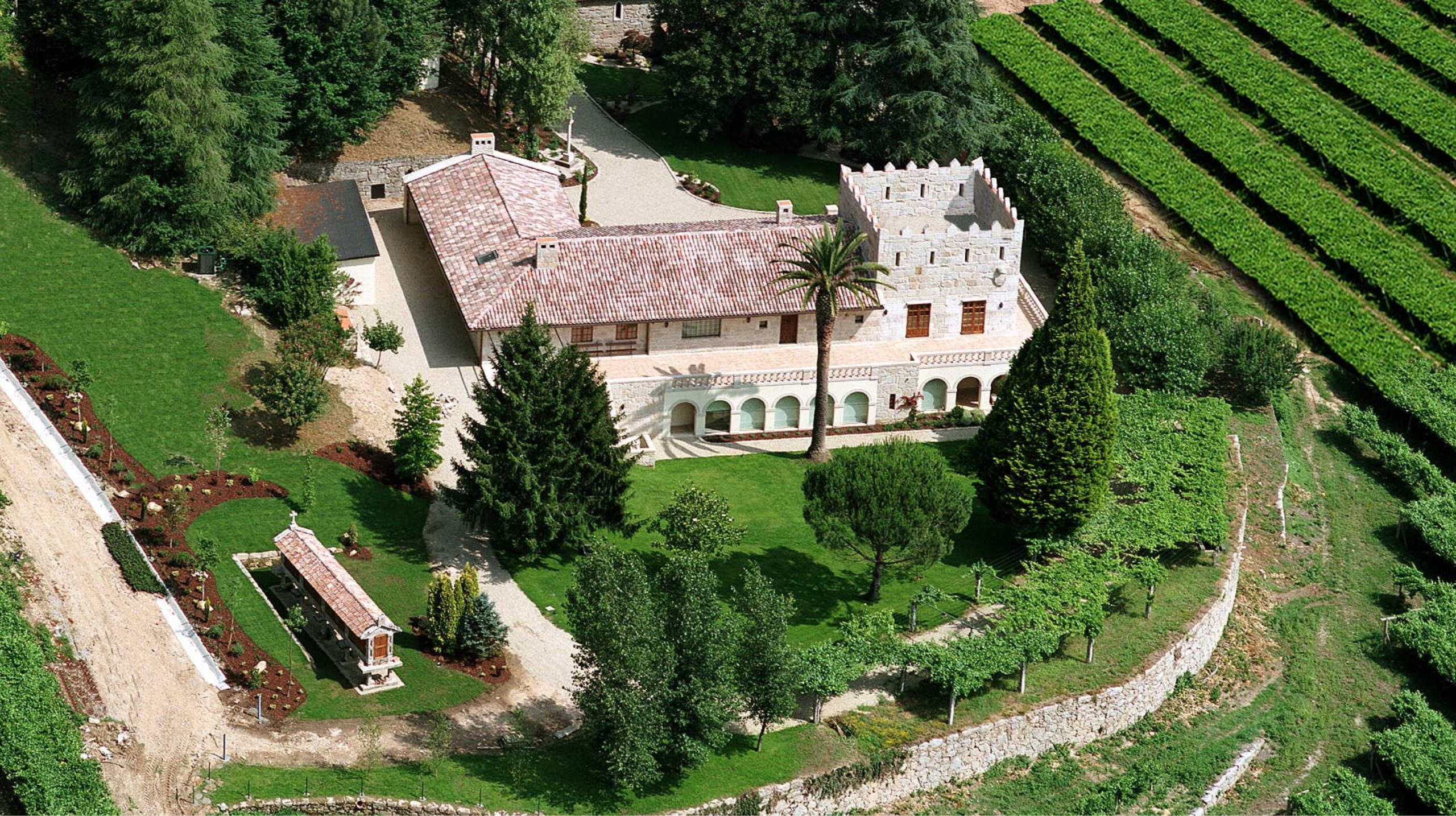 Las bodegas españolas que combinan vino y arquitectura espectacular para descubrir 1 Las bodegas espanolas que combinan vino y arquitectura espectacular para scaled