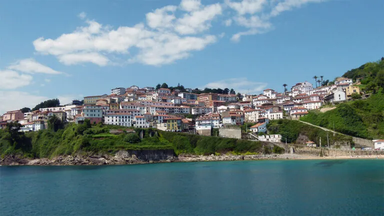 Qué ver en Lastres: las paradas imprescindibles del pueblo colgado sobre el Cantábrico 3 Qué ver en Lastres: las paradas imprescindibles del pueblo colgado sobre el Cantábrico