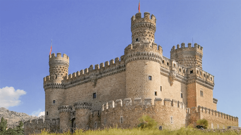 Qué ver en Manzanares el Real: el castillo medieval de los Mendoza y el laberinto de piedra de La Pedriza 3 Manzanares el Real castillo