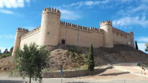 Maqueda, el pueblo de Toledo que se recorre como una fortaleza: castillo, iglesia y murallas en una sola ruta