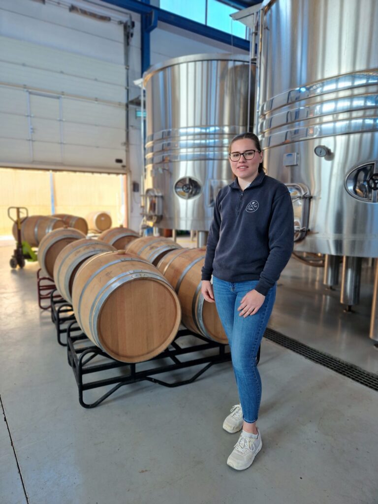 María, la joven que revoluciona el marketing en Bodegas DeMoya 47 Maria la joven que revoluciona el marketing en Bodegas DeMoya