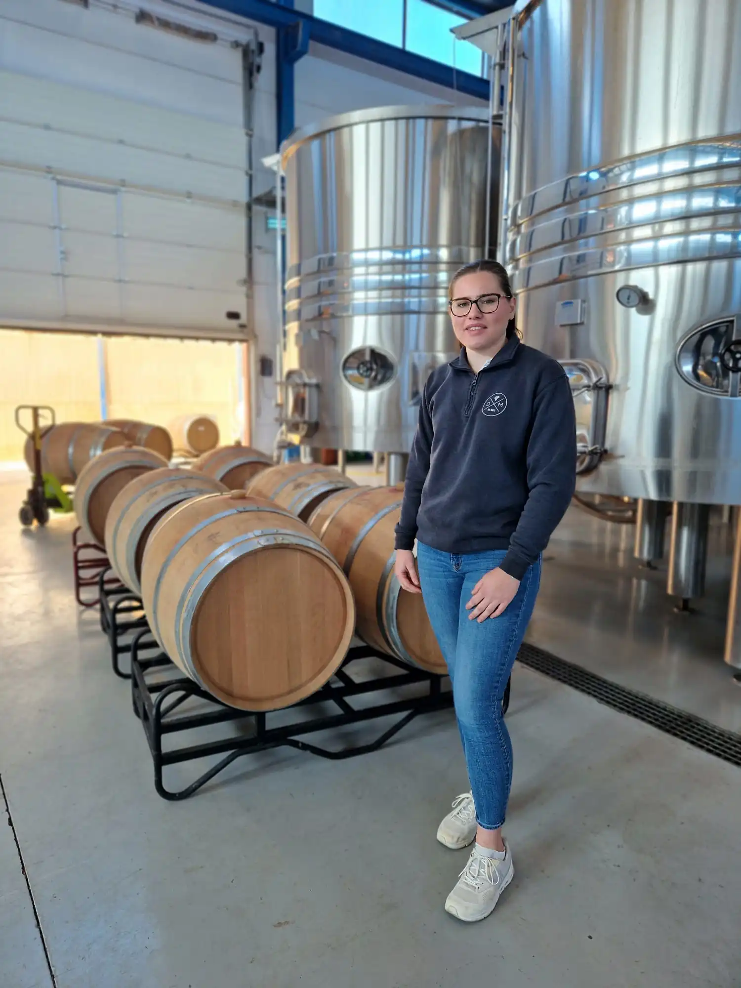 María, la joven que revoluciona el marketing en Bodegas DeMoya