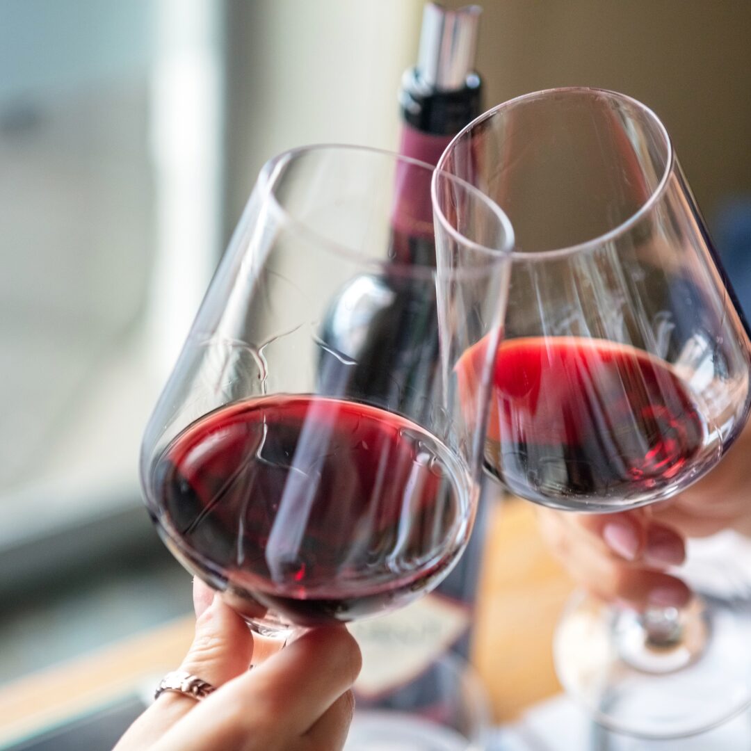 Maridaje de vinos para impresionantes cenas invernales con amigos
