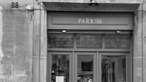 De unas cocheras a un fenómeno urbano: así es el restaurante de Barcelona que está triunfando 11 PARKING PIZZA 2
