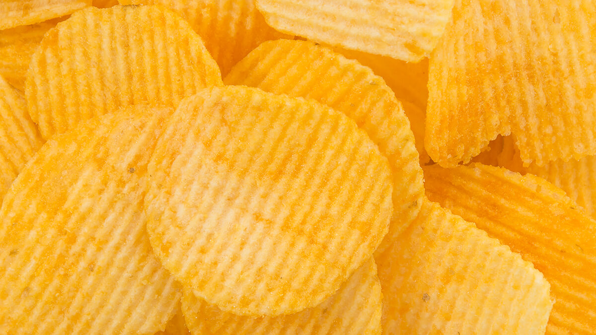 Ni nachos ni patatas fritas: este es el único snack de supermercado que la OCU califica como Patatas fritas