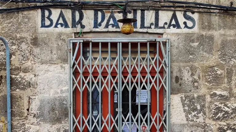 El bar más castizo de Burgos resiste 111 años: del cierre total a la música a todas horas