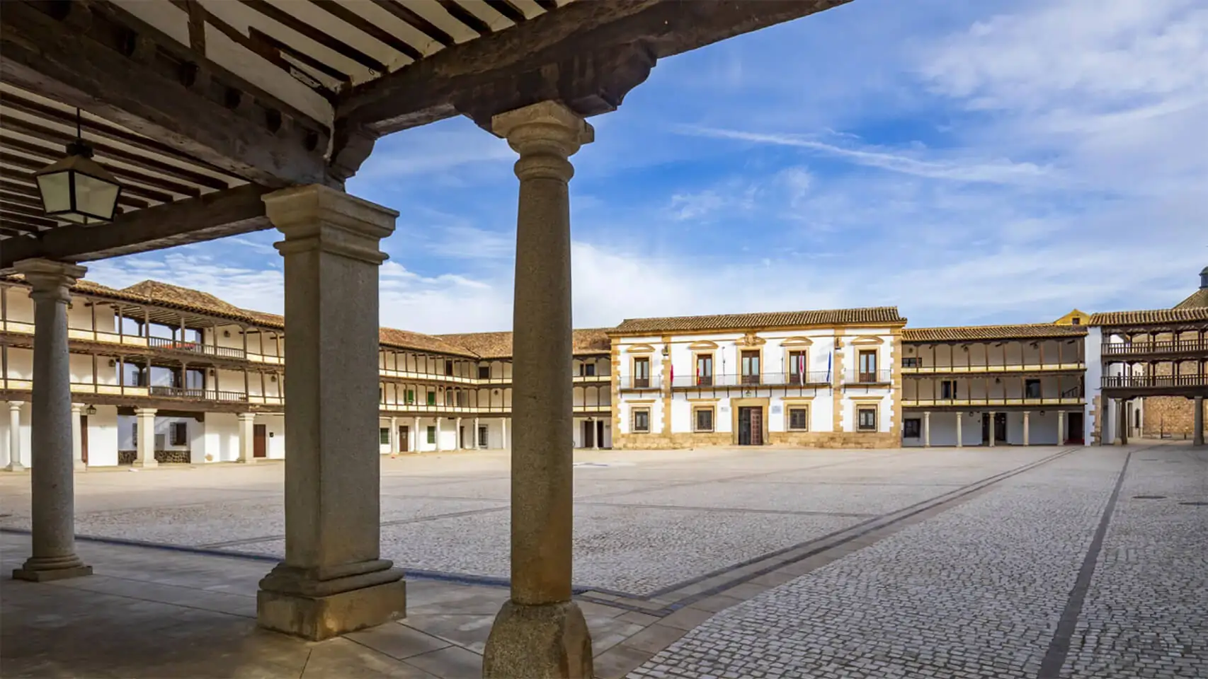 Los 10 pueblos más bonitos de Toledo 3 Plaza Mayor de Tembleque Toledo