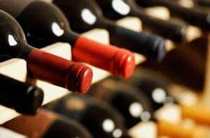 Reeves ignora sector del whisky en su presupuesto de recortes y taxación