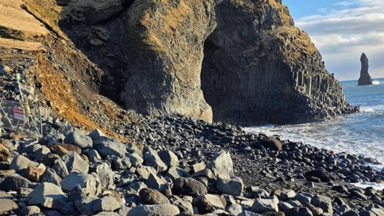 Reynisfjara: El peligro real de la playa de arena negra más famosa y por qué no debes darle la espalda 9 Reynisfjara 1