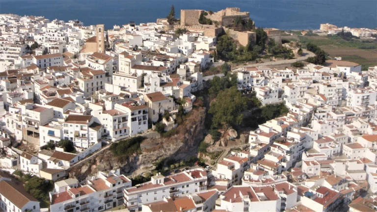 Qué ver en Salobreña: el pueblo blanco suspendido sobre el mar que esconde el secreto del mejor clima de Europa 3 Salobreña