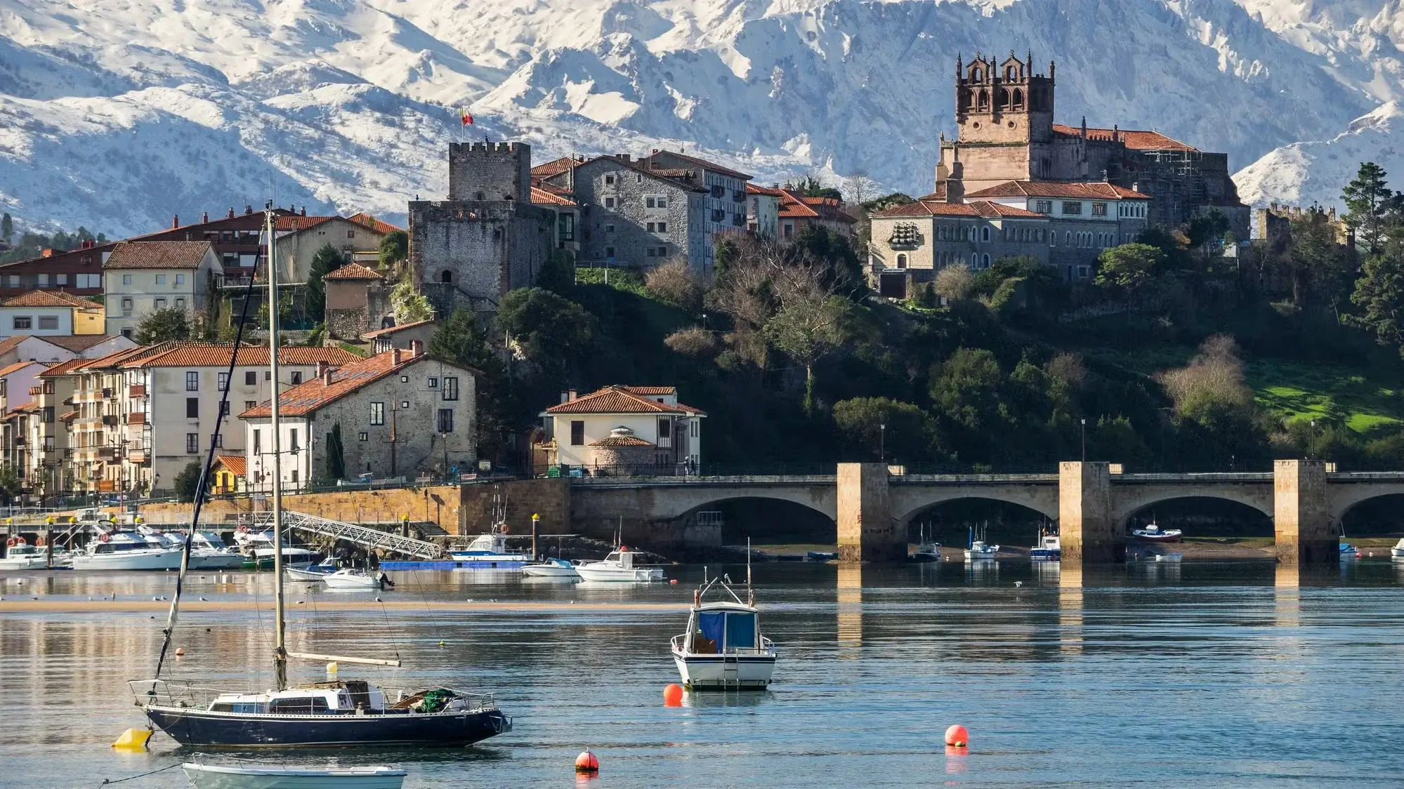 Qué ver en San Vicente de la Barquera: 8 imprescindibles 1 San Vicente de la Barquera