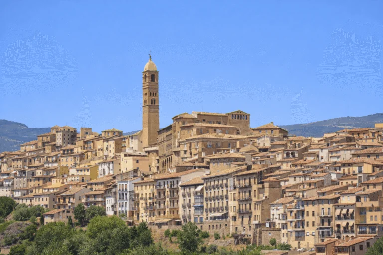 Qué ver en Tarazona: la ruta a pie que une su catedral, el barrio medieval y las Casas Colgadas