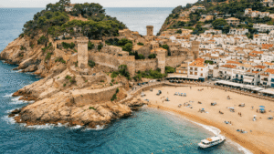 Qué ver en Tossa de Mar: el único destino que sobrevive al turismo de masas