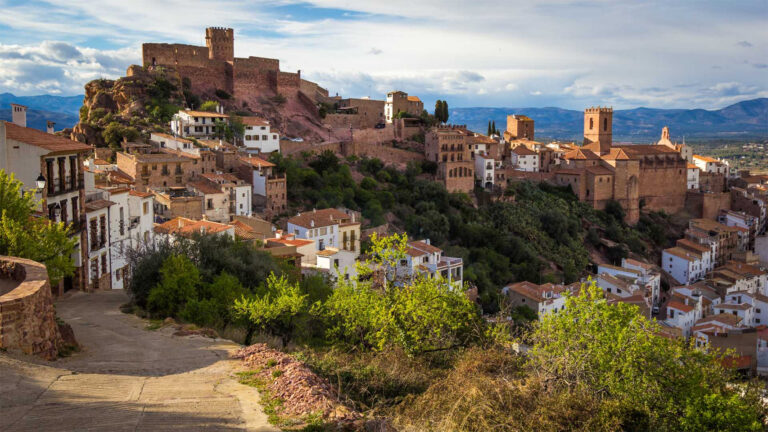 Vilafamés, el pueblo con una roca imposible y un casco histórico que parece un museo al aire libre 6 Vilafames