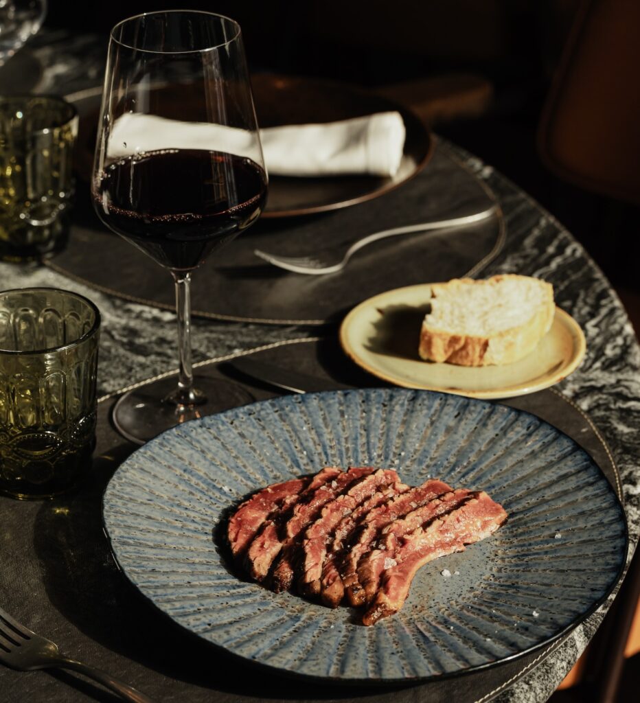 Carne de vaca madurada 150 días y brasas de encina: la propuesta que conquista Madrid y la Gran Vía 2 Wy3B M1Y4jvq