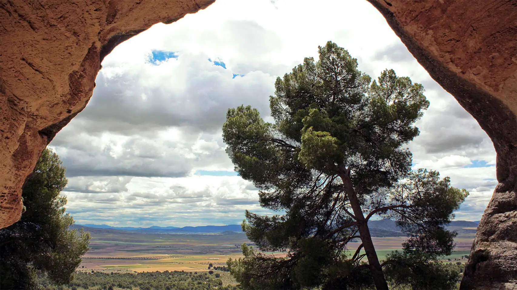 El pueblo de interior rodeado de naturaleza que enamora a los amantes del vino: un destino ideal para el invierno 1 El pueblo de interior rodeado de naturaleza que enamora a los amantes del vino: un destino ideal para el invierno