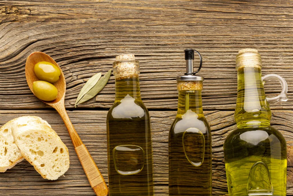 Este aceite de oliva español es el más premiado del mundo en su variedad: así huele y sabe un Picual de alta gama