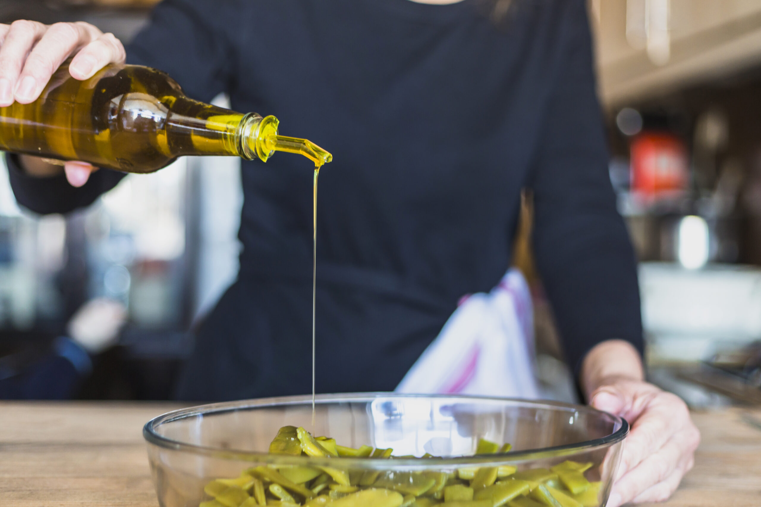 La OCU revela cuál es el aceite de oliva más barato que puedes comprar en el súper 1 aceite de oliva mesa