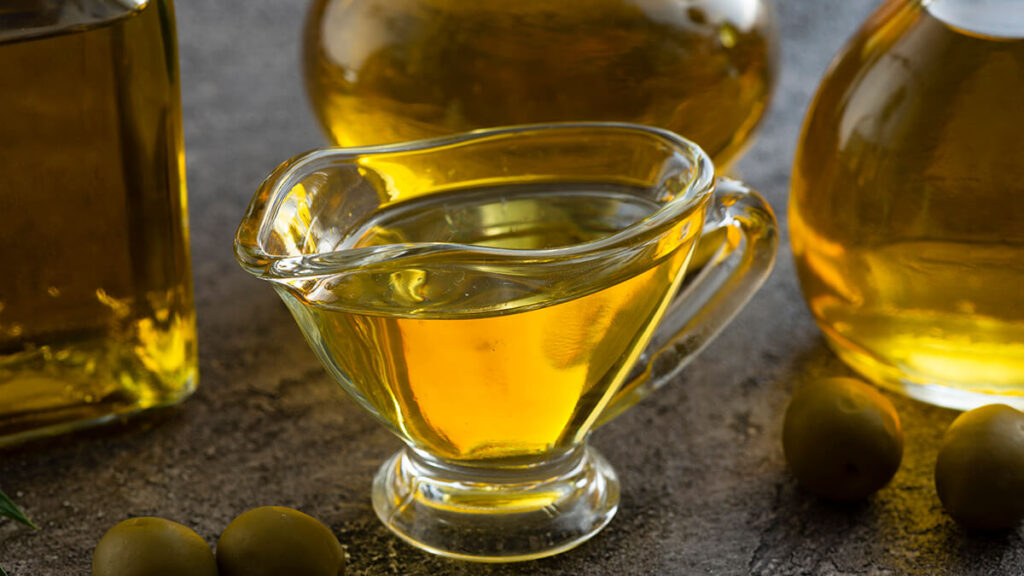 Precio del aceite de oliva en España este viernes 23 de enero 1 botellas de aceite de oliva