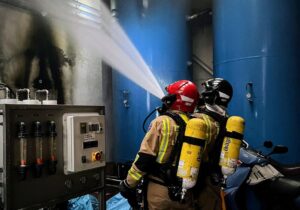 Incendio en bodega de vinos en Yecla extinguido por bomberos de Murcia 7 Incendio en una Bodega de Vinos en Yecla