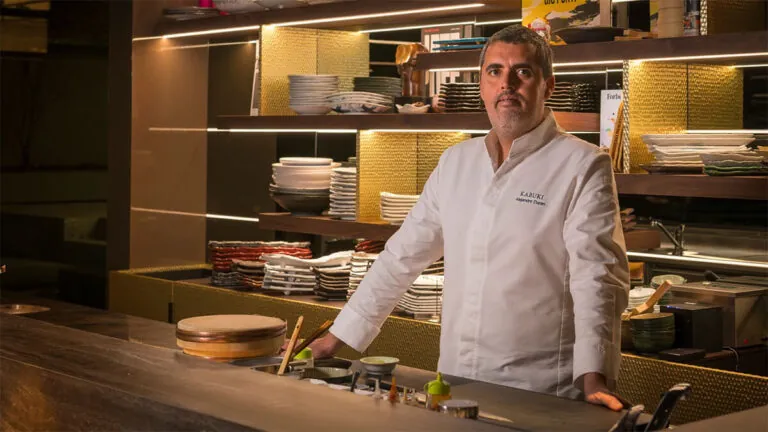 Nigiris con grasa de jamón y sashimi sobre espinas: el menú de Nochevieja más preciso de Madrid