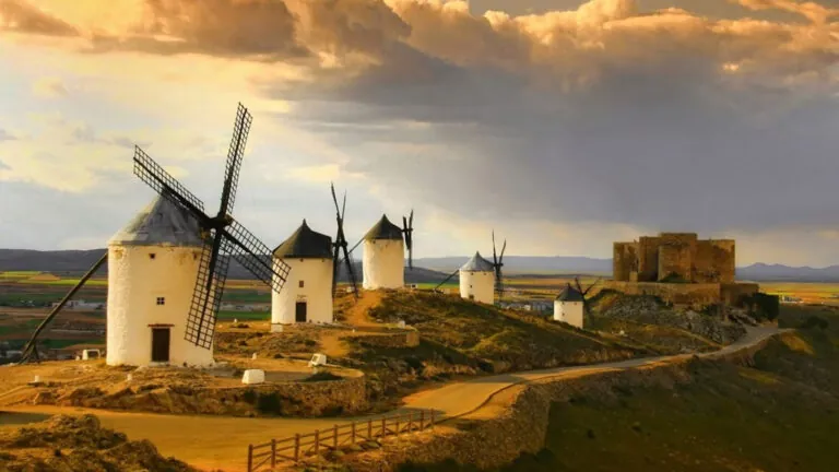 Qué ver en Consuegra (Toledo) en un día: el plan con dos subidas para ver el cerro con la mejor luz