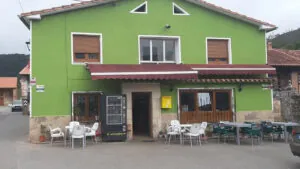 Cocina casera y alma de pueblo: el restaurante que mantiene viva una aldea de 10 habitantes en Cantabria