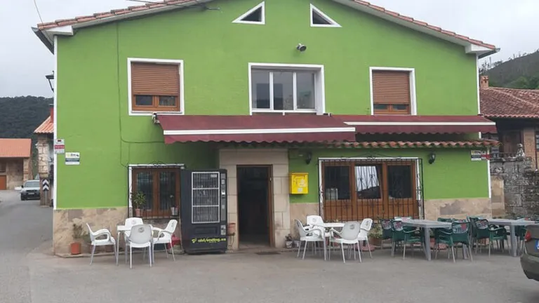 Cocina casera y alma de pueblo: el restaurante que mantiene viva una aldea de 10 habitantes en Cantabria 3 Cocina casera y alma de pueblo: el restaurante que mantiene viva una aldea de 10 habitantes en Cantabria