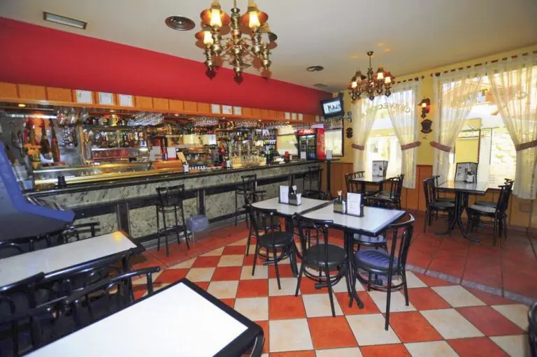 El Mirador de Alameda: Un rincón acogedor en Alameda del Valle donde la carne se convierte en la estrella de su cocina
