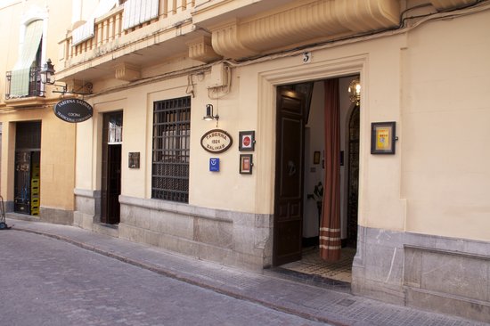 Taberna Salinas: Un rincón cordobés donde el sabor local se encuentra con la tradición 1 entrada taberna salinas