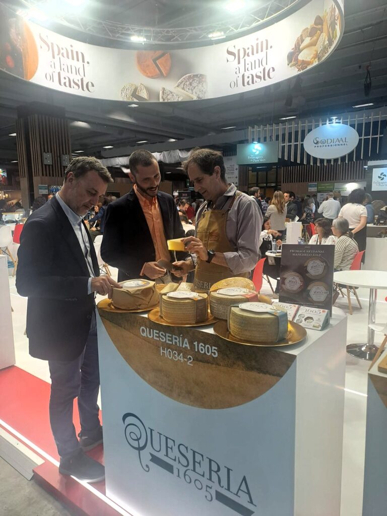 De Herencia al Salon du Fromage de París: el éxito del catálogo de Quesería 1605 en la cita clave del sector 3 feria2