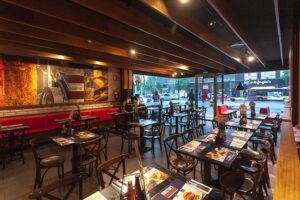 Foster’s Hollywood - Luis de Morales: Sabor americano y excelente atención en Sevilla 8 foster s hollywood en