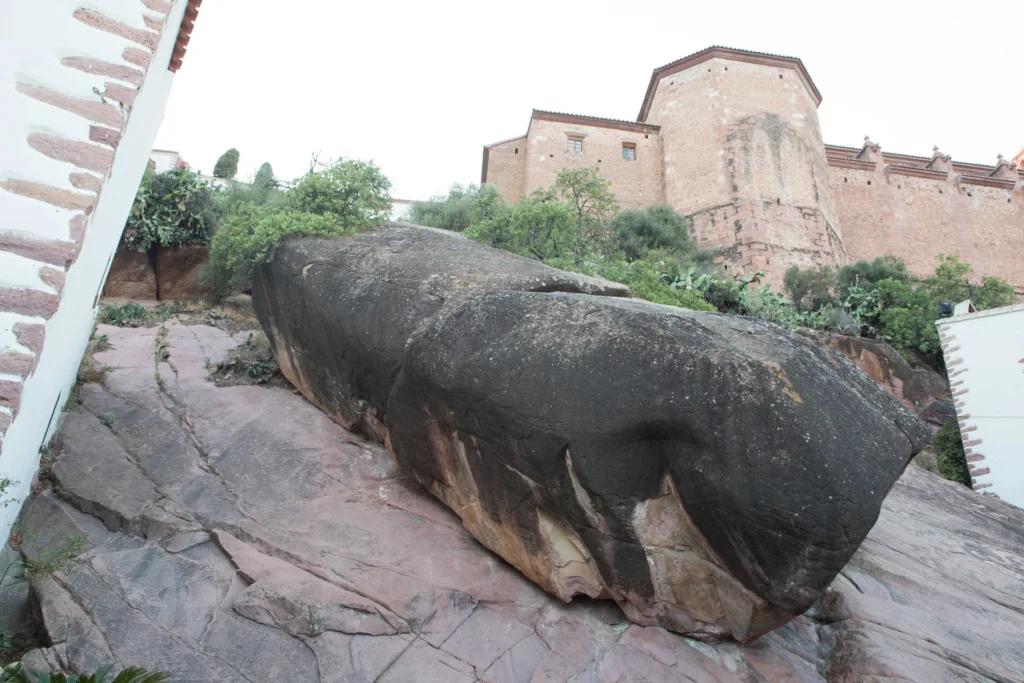 Vilafamés, el pueblo con una roca imposible y un casco histórico que parece un museo al aire libre 2 image 102