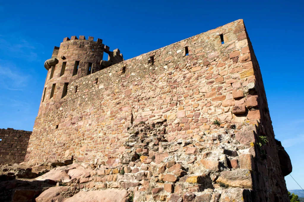 Vilafamés, el pueblo con una roca imposible y un casco histórico que parece un museo al aire libre 3 image 104