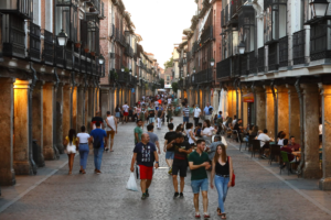 Una calle de 396 metros, 242 columnas y siglos de historia: así es la joya urbana de esta ciudad 8 Soportales de la Calle Mayor de Alcalá de Henares